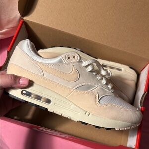 Nike Women's Air Max 1